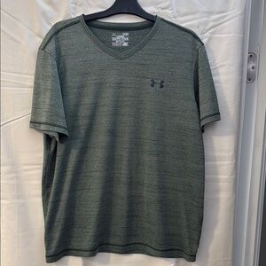 Under Armour Men's Heathered Green V-Neck Tee